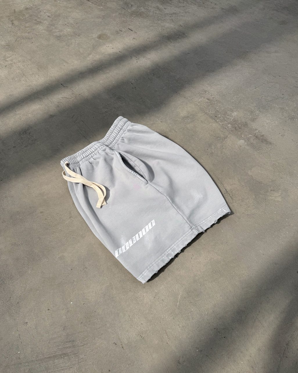 Shorts ONE platinum washed - gallery image 1