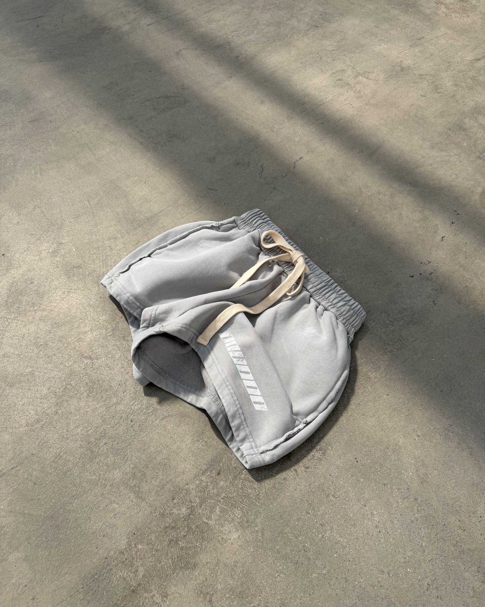 Women's shorts ONE platinum washed - gallery image 4