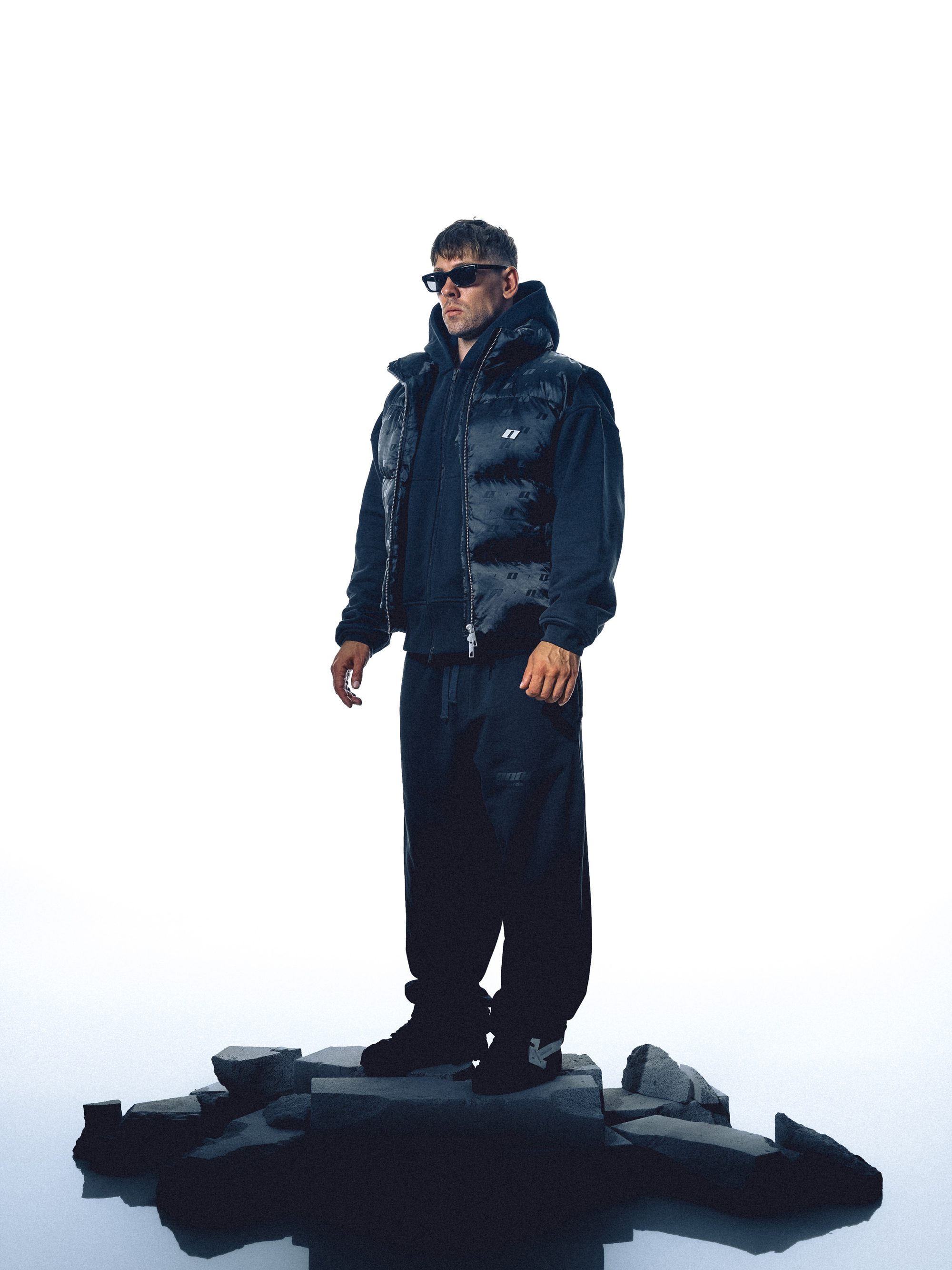 Vest ZERO monogram - gallery image 3