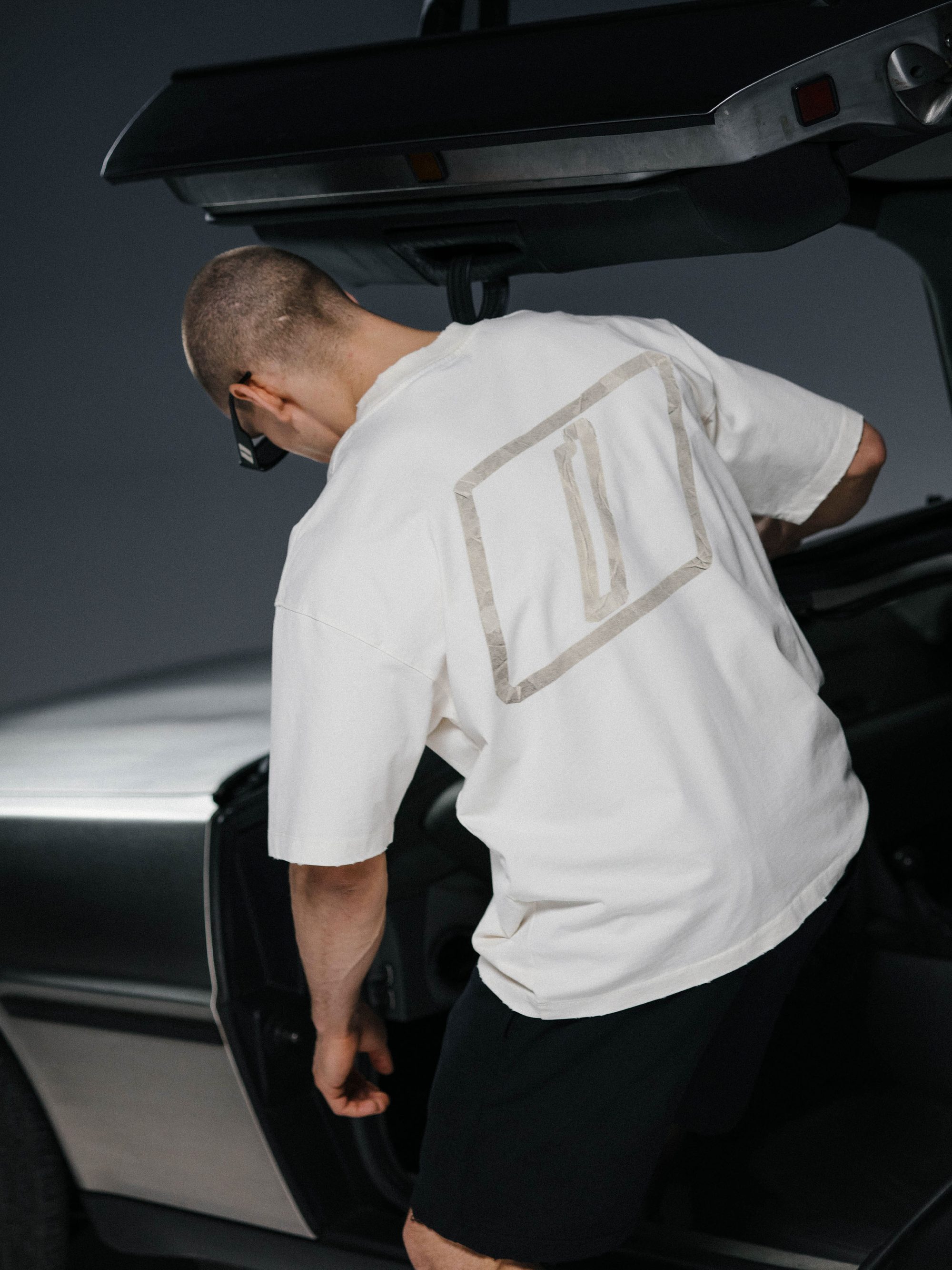 t-shirt TAPE off-white - gallery image 1