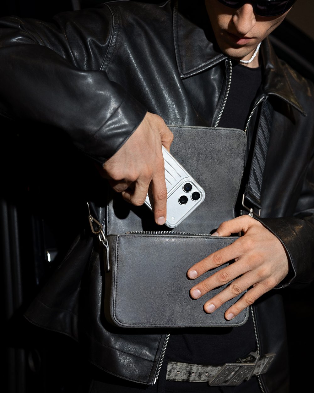 Men's leather bag THE ONE gray - gallery image 2