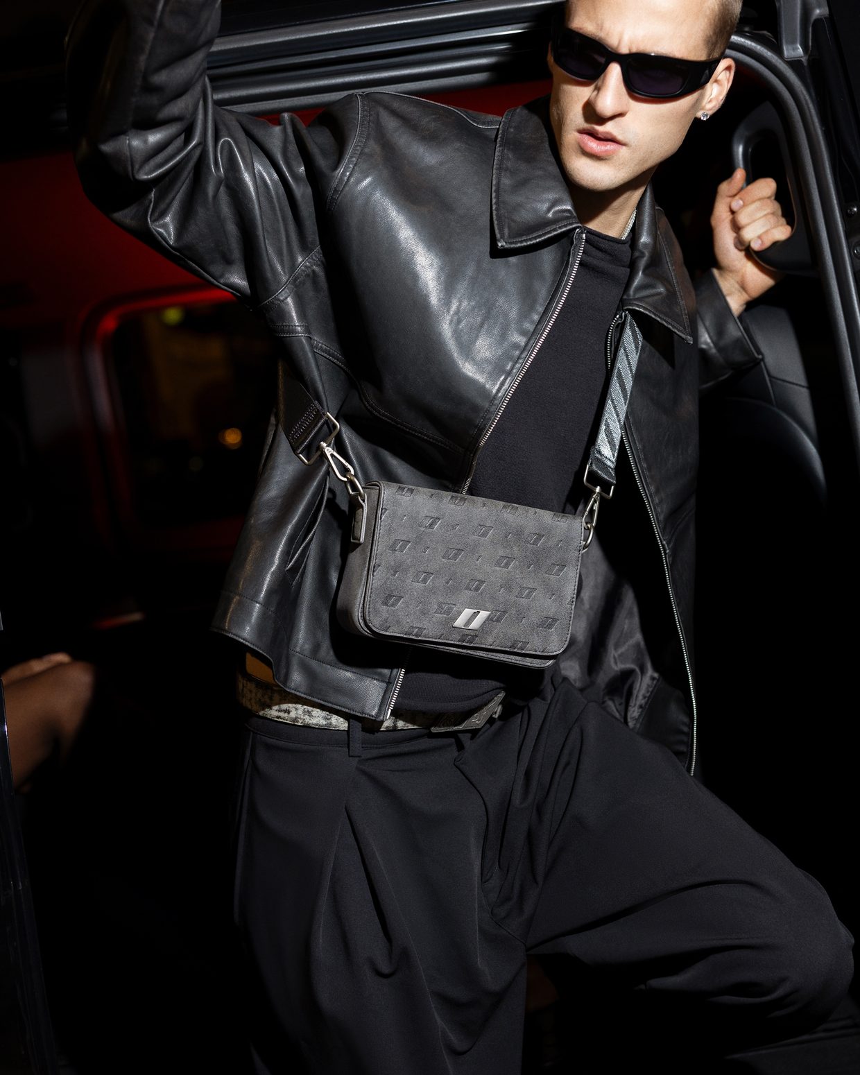 Men's leather bag THE ONE gray - gallery image 9