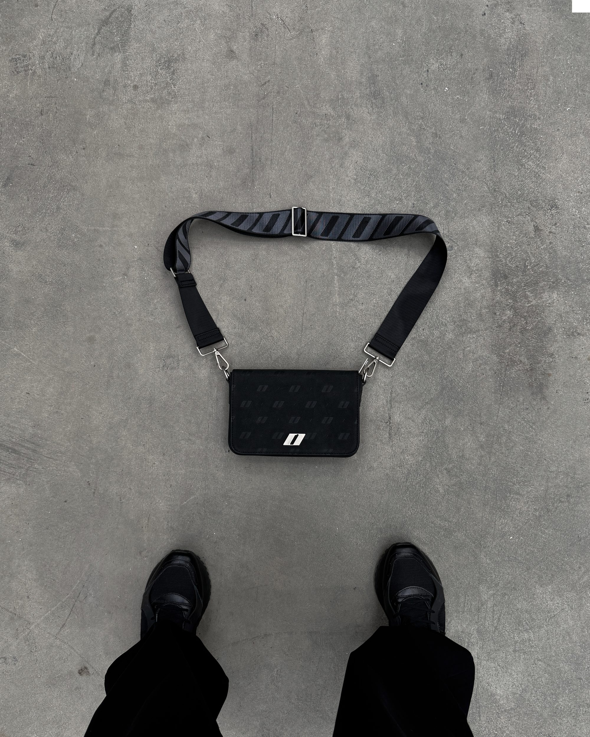 Men's leather bag THE ONE black - gallery image 2